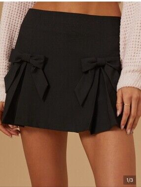 Arula Black Bow Skort